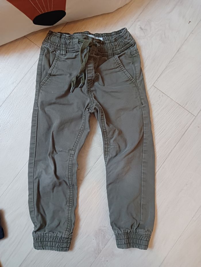 Lot pantalons 4ans garçon - photo numéro 3