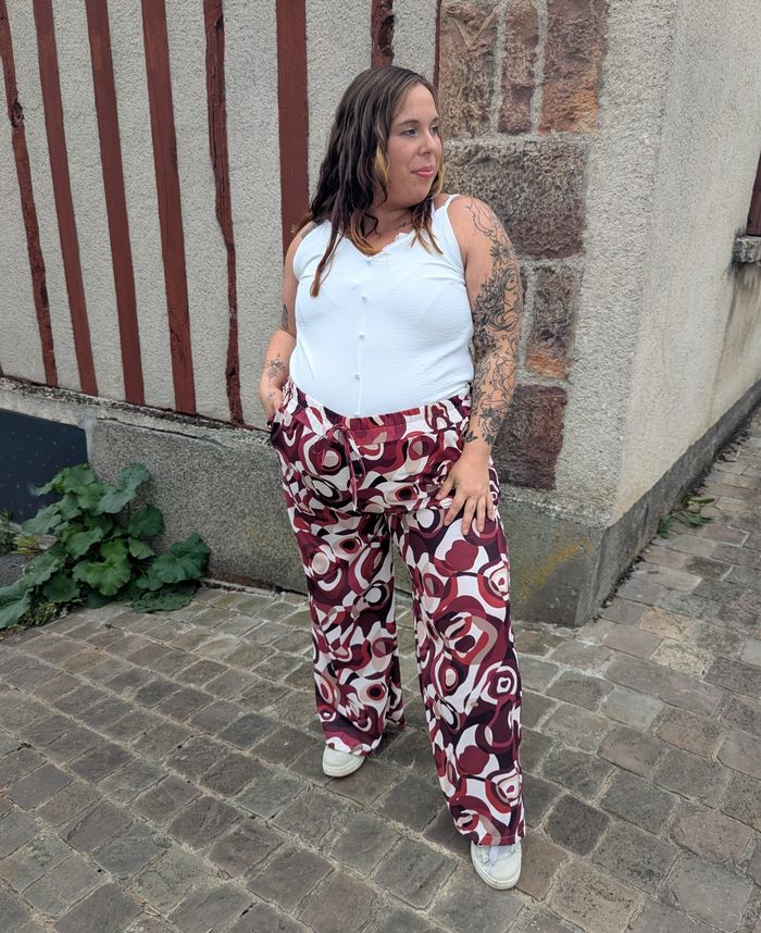 Pantalon fluide Cassis bordeaux jambes larges
TU - photo numéro 2