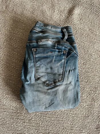 Jean troué taille 34