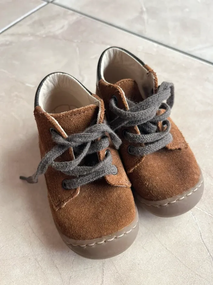 Chaussures bébé en cuir suédé Saxo Blues marron jamais portée – pointure 20 - photo numéro 2