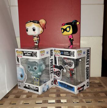 Lot de 4 Funko Pop Batman : 3 Harley Quinn 371 413 166 & Mister Freeze 342