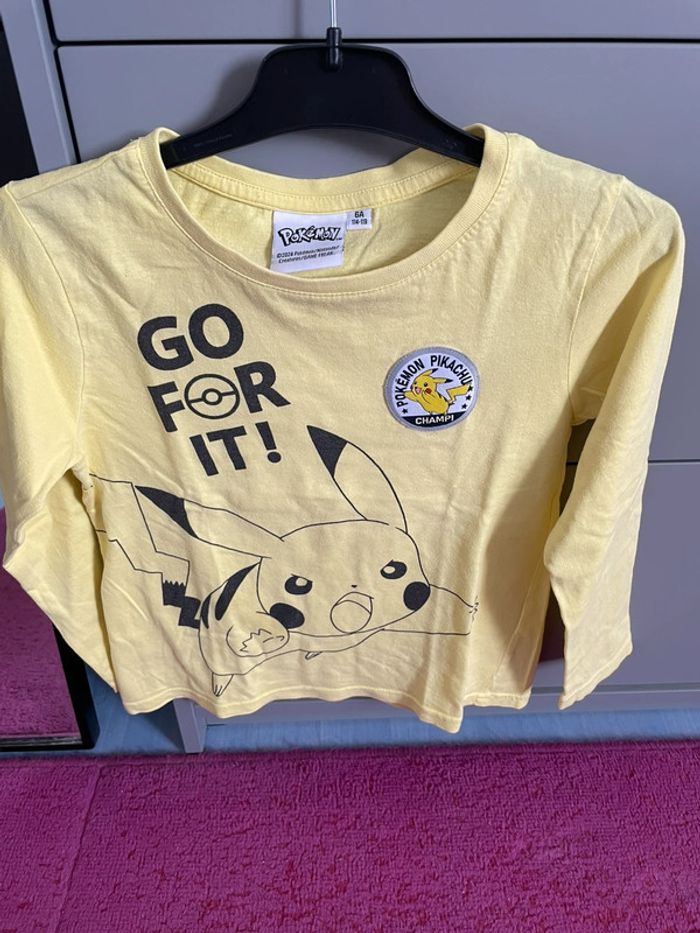 T-shirt manches longues Pokémon Pikachu