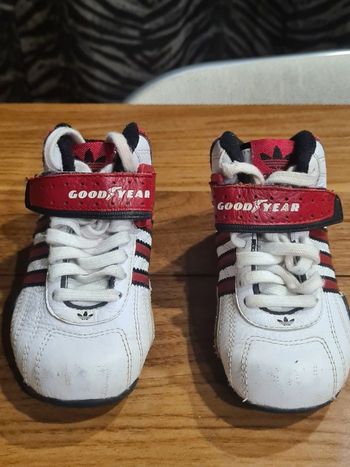 Baskets Adidas Goodyear séries