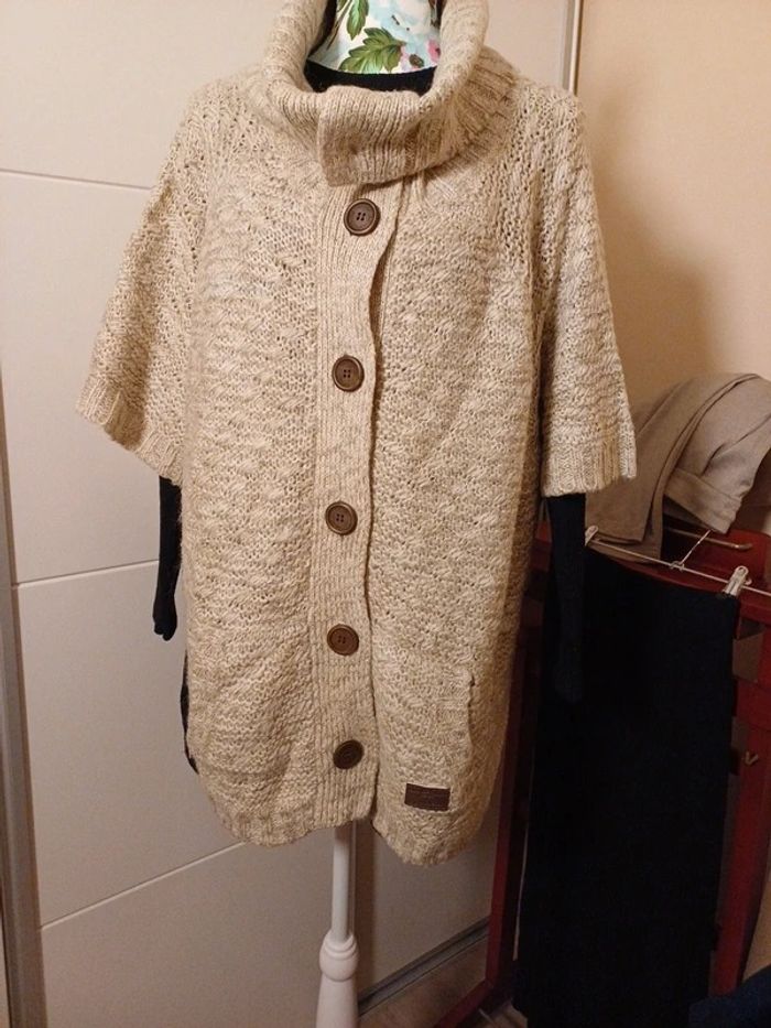 Nouvelle veste poncho Bershka - photo numéro 4