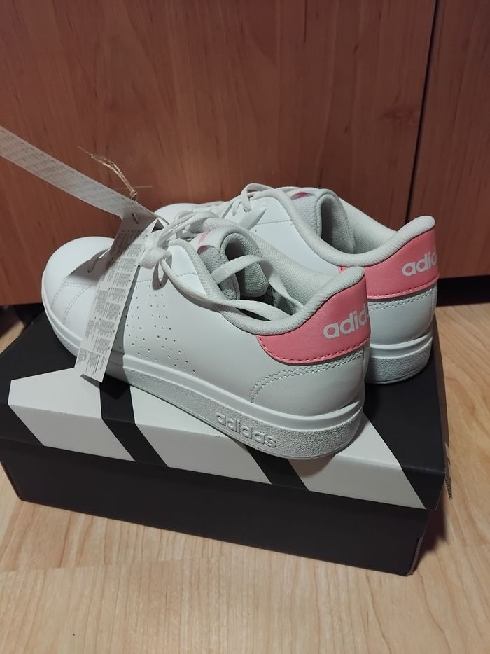 Basket adidas 38 neuves - photo numéro 2