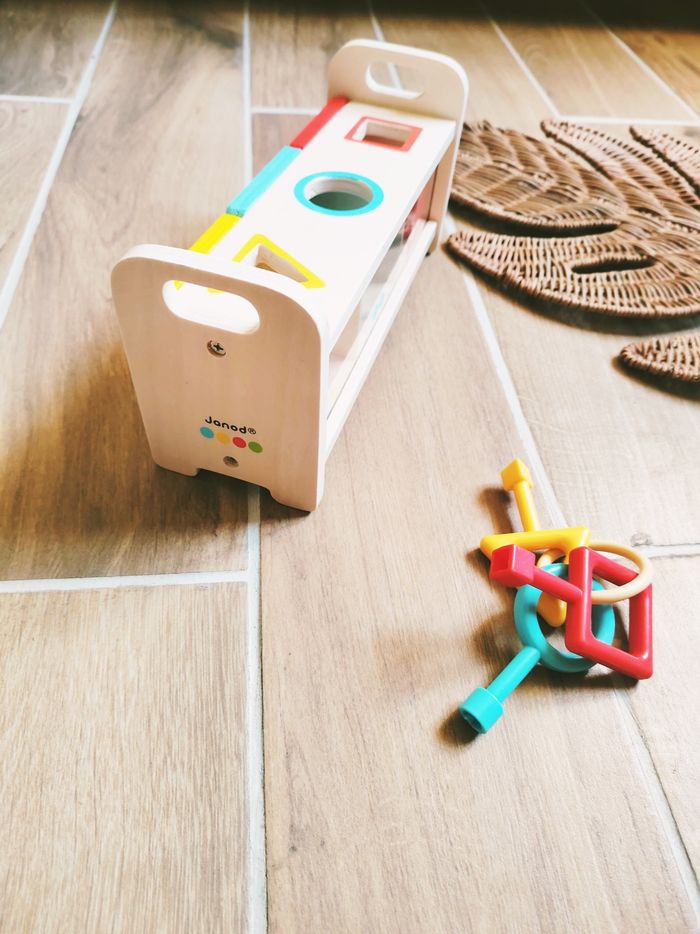 🔑Jeu 2 en 1 La boîte à clés avec formes à encastrer en bois marque Janod - photo numéro 4