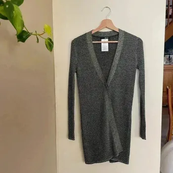 Robe pull gilet Liu Jo T.40 noir et blanc, maille stretch, col V profond chic et près du corps V025