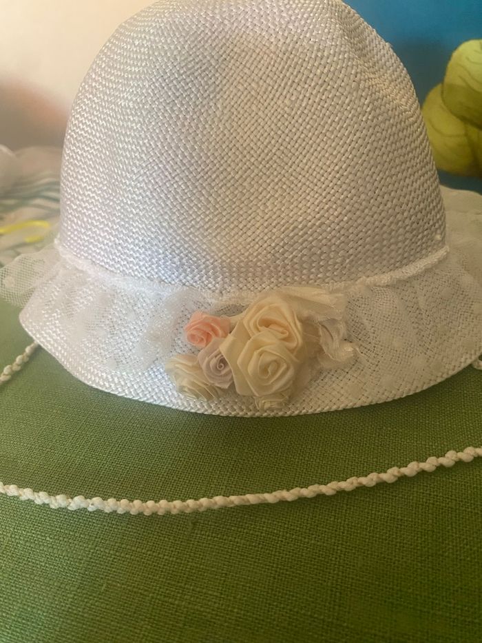 Robe cérémonie avec chapeau et chaussette TBE taille 3/4 ans - photo numéro 6