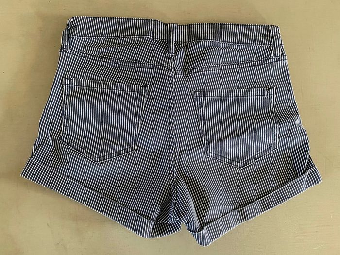 Short H&M marine et blanc à rayures style marinière taille 34 - photo numéro 2