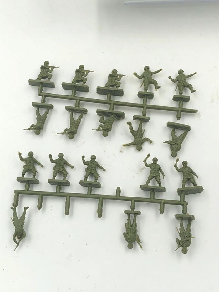 Maquette parachutiste Américains 1/72 N•79651 Heller - photo numéro 3