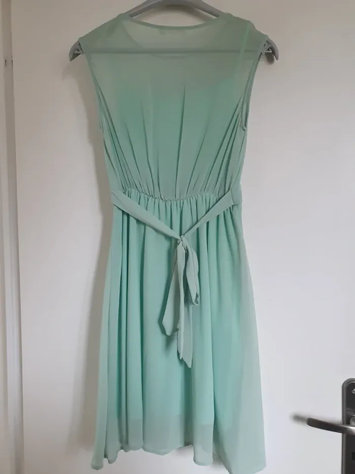 Robe au dessus des genoux - photo numéro 2