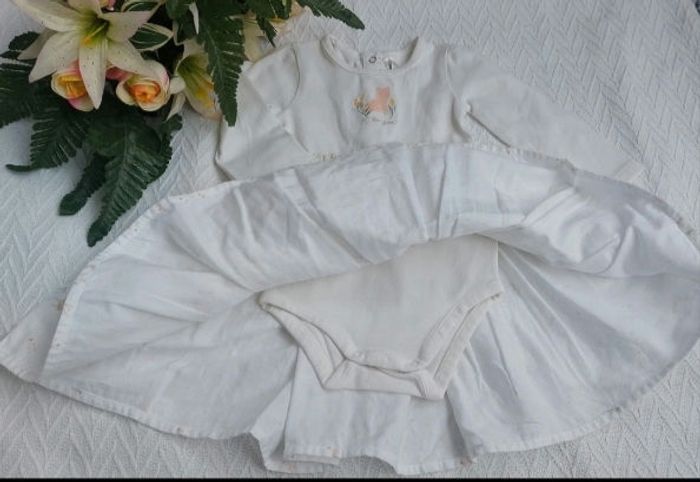 Robe body bi-matière effet 2 en 1. Body manches longues en jersey, de la marque Orchestra en 6 mois. - photo numéro 2