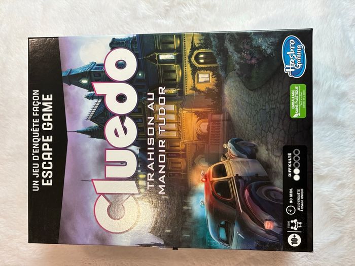 Jeux de société escape game Cluedo trahison au manoir, Tudor