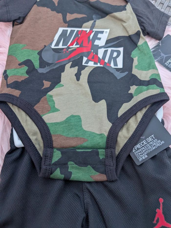 Ensemble Nike air Jordan neuf. 3 mois - photo numéro 5