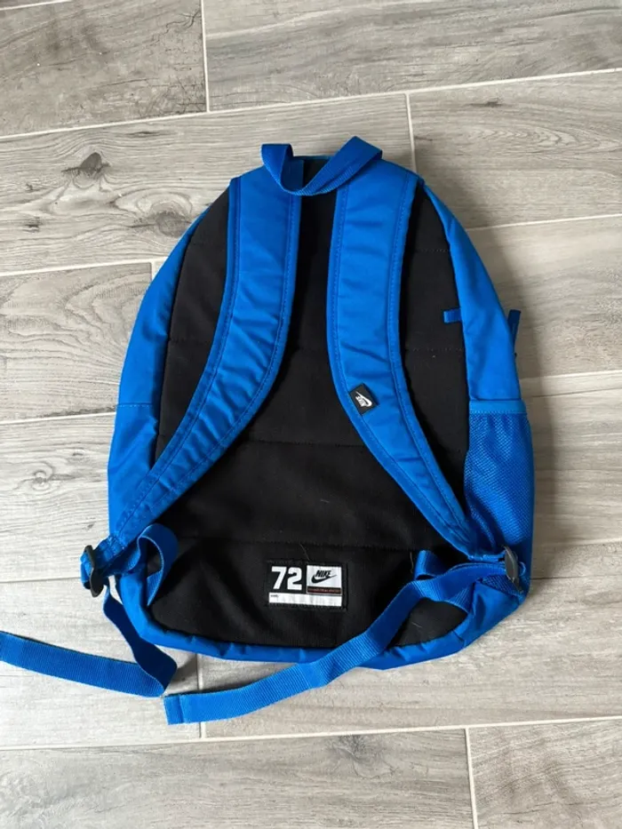 Sac à dos Nike en bon état - photo numéro 2