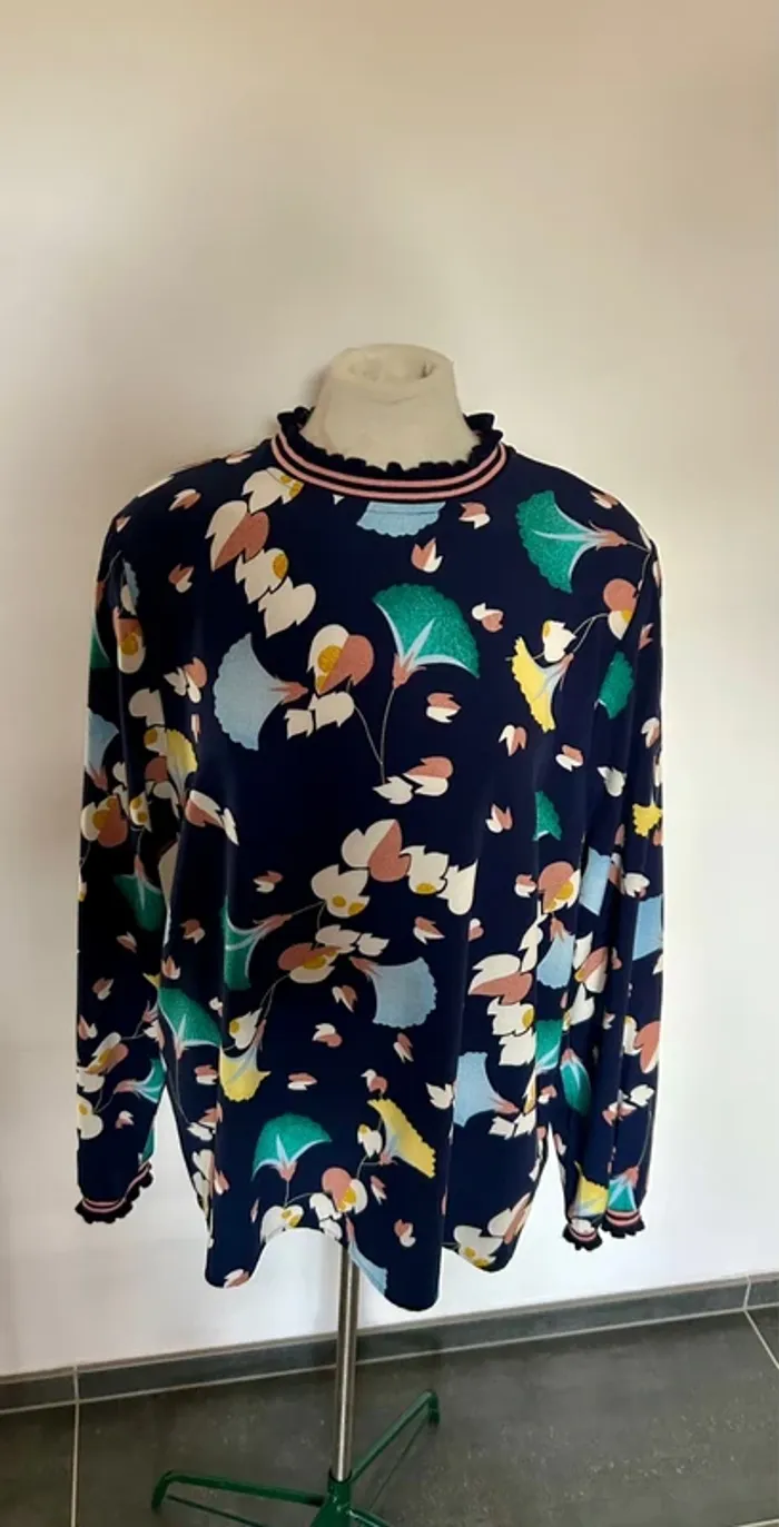 Magnifique blouse col roulé Essentiel 42