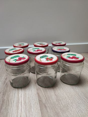 9 pots de confiture