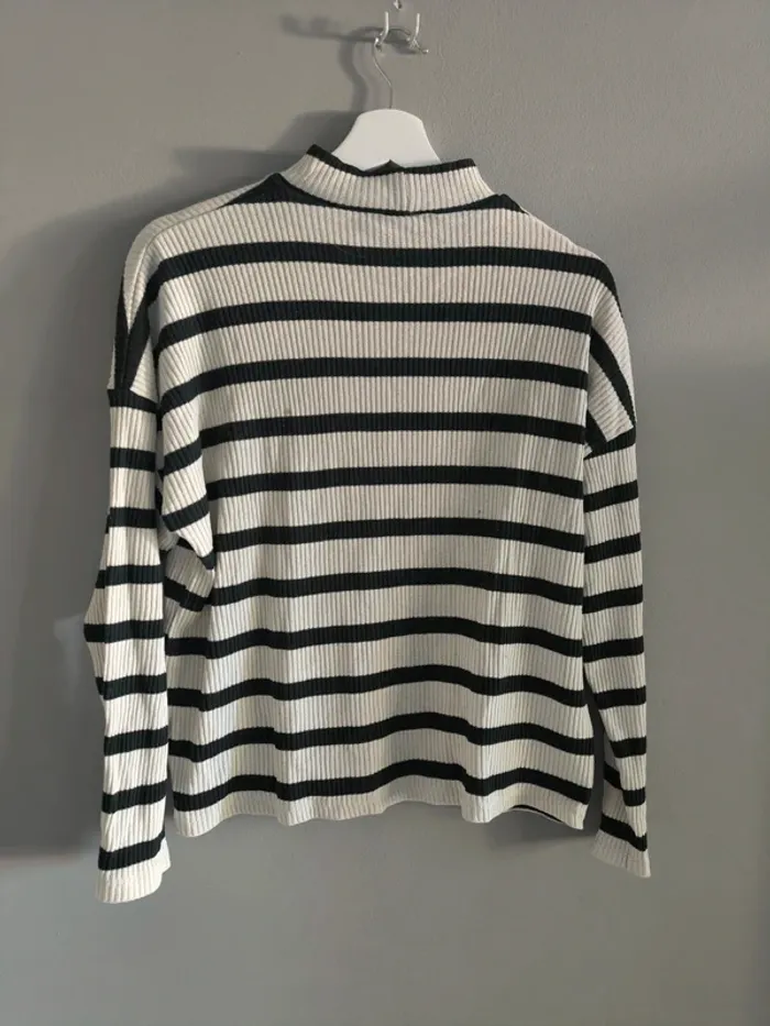 Pull blanc & noir stradivarius - photo numéro 3