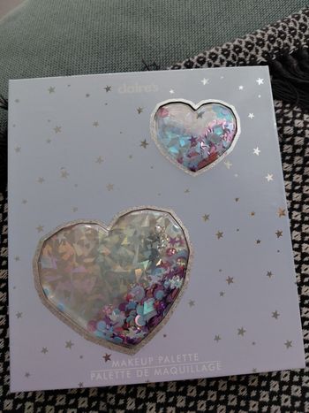 Grande palette de maquillage Diamond cœur jamais utilisée neuve claires