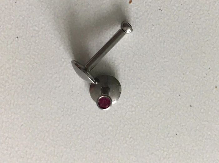 1 piercing nez acier chirurgical et strass rose