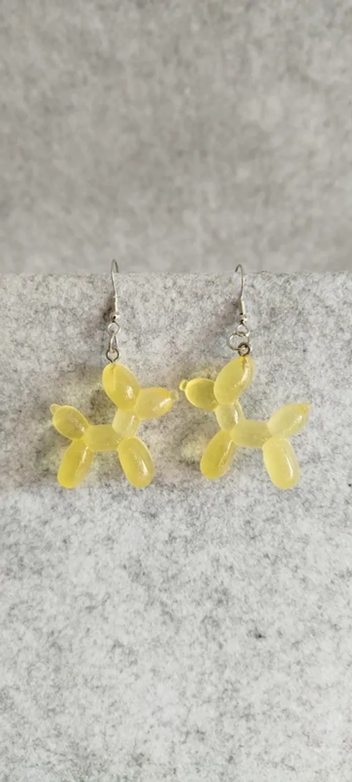 🍄 Boucles d’oreilles ▪ chien ballon jaune translucide pailleté