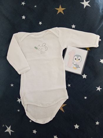 Bodie blanc "écureuil" _ 1 mois