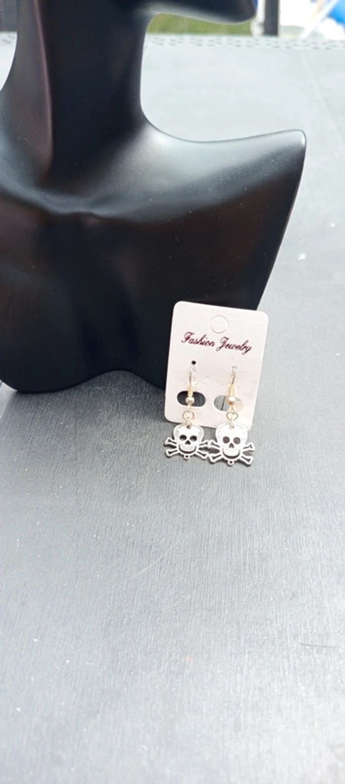 Boucles d'oreilles tête de mort femme - photo numéro 2