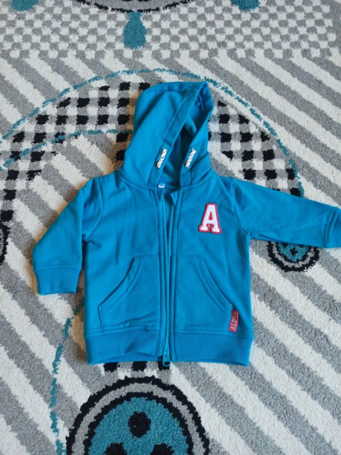 Gilet zippé à capuche NEUF - Taille 9 mois