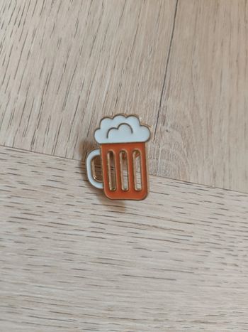 Pin's bière neuf