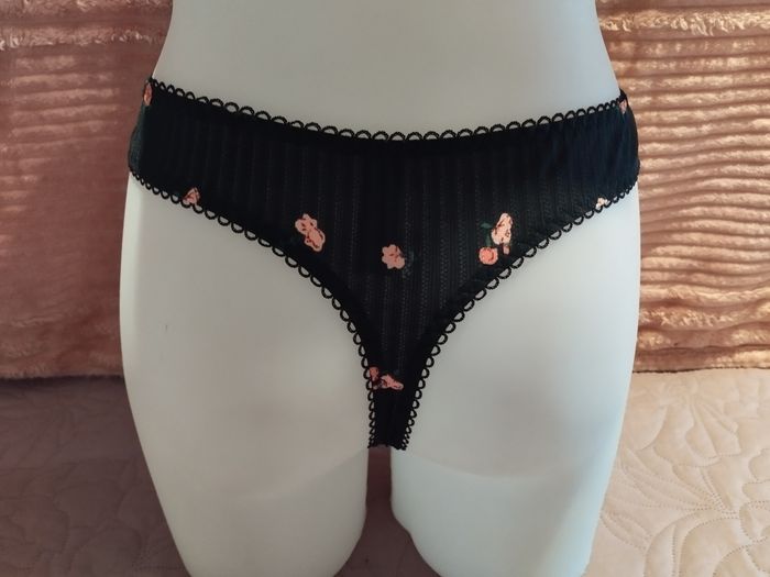 Ensemble sous vêtements noir petite fleur - photo numéro 10