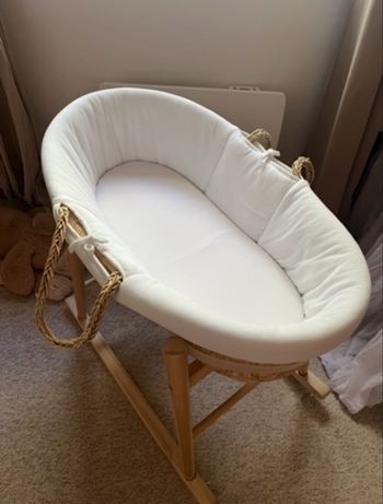 Couffin en osier avec support + 2 ensembles