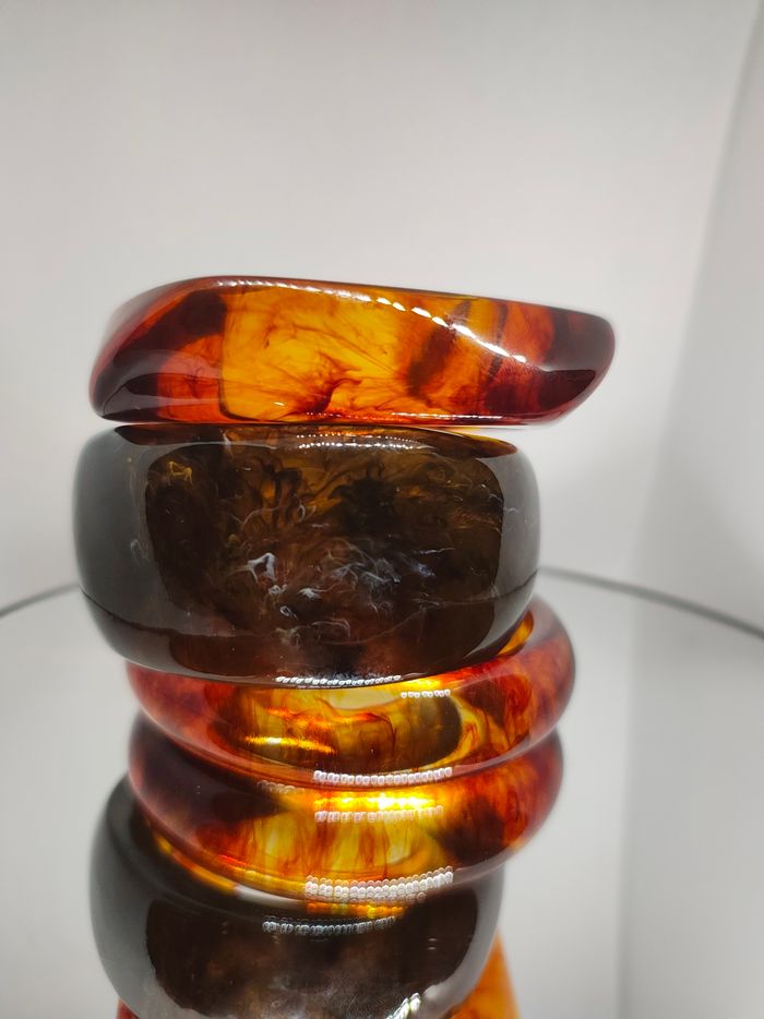 3 bracelets en résine Zara doré et Maron