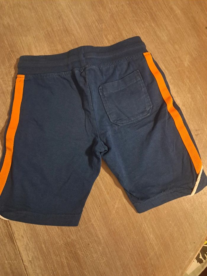 Short 4 a - photo numéro 2