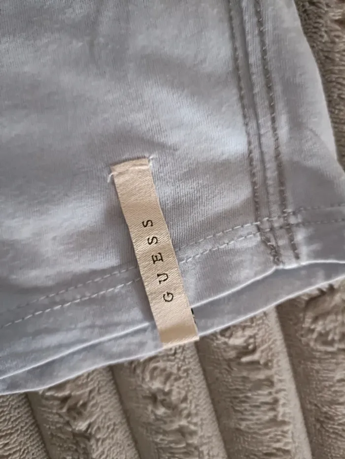 T-shirt guess taille XL - photo numéro 3