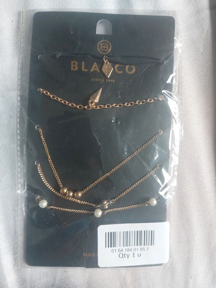 Bracelets et colliers 5 en tout