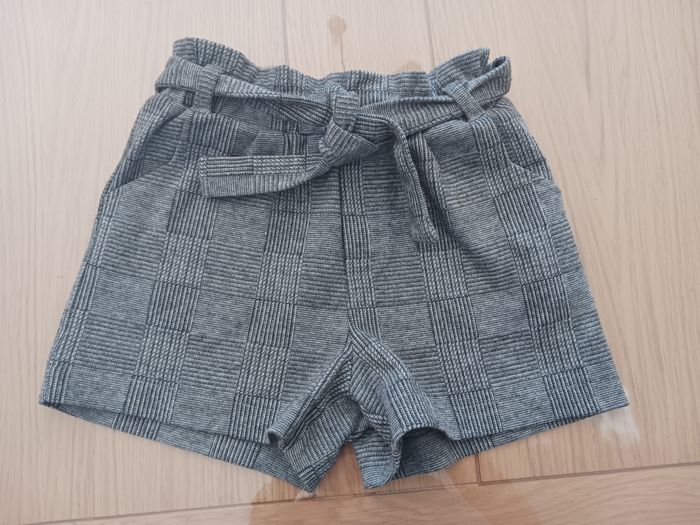 Short gris à carreaux