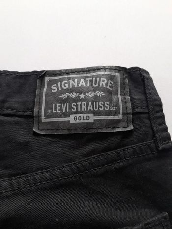 Jean levis signature gold  Athetic avec poche zip sur le coté 30 ×32