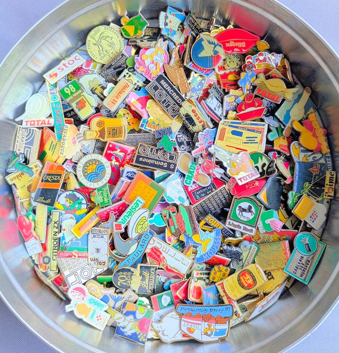 Lot 500 pin's pin pins aucun double et sans attache - photo numéro 5