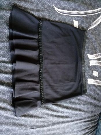 Jupe noire forme tulipe