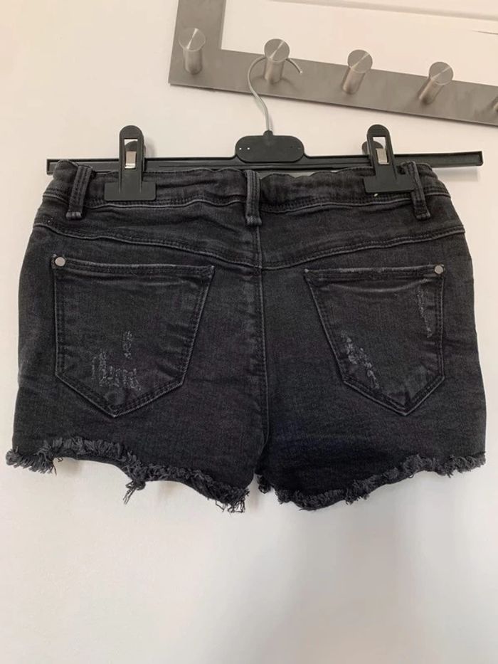 Short avec écussons 10 ans - photo numéro 2