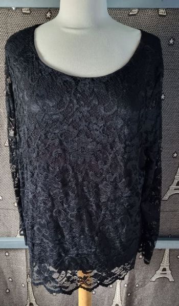 Pull noir en dentelles taille 6
