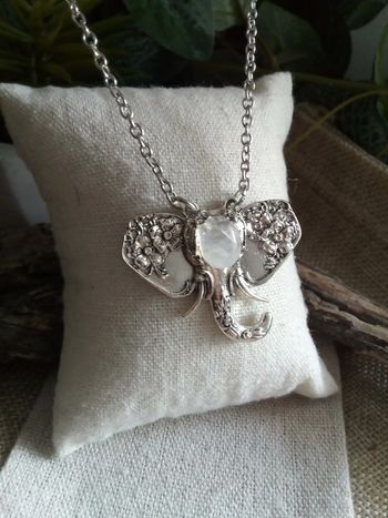 Collier tête d'éléphant pierre de lune