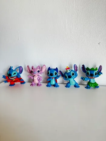 Lot de 5 figurines stitch