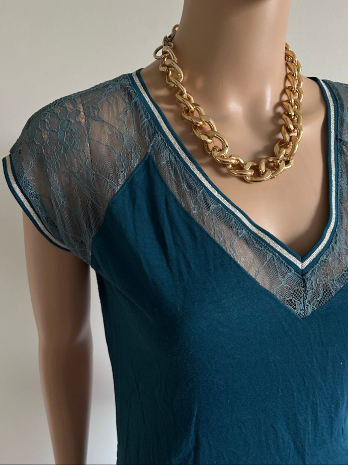 Haut bleu canard et doré à manches courtes Naf Naf taille M TBE - photo numéro 4