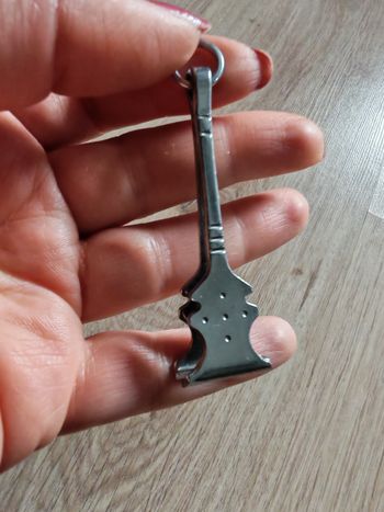 Pince à épiler sourcils ou barbe en porte-clés