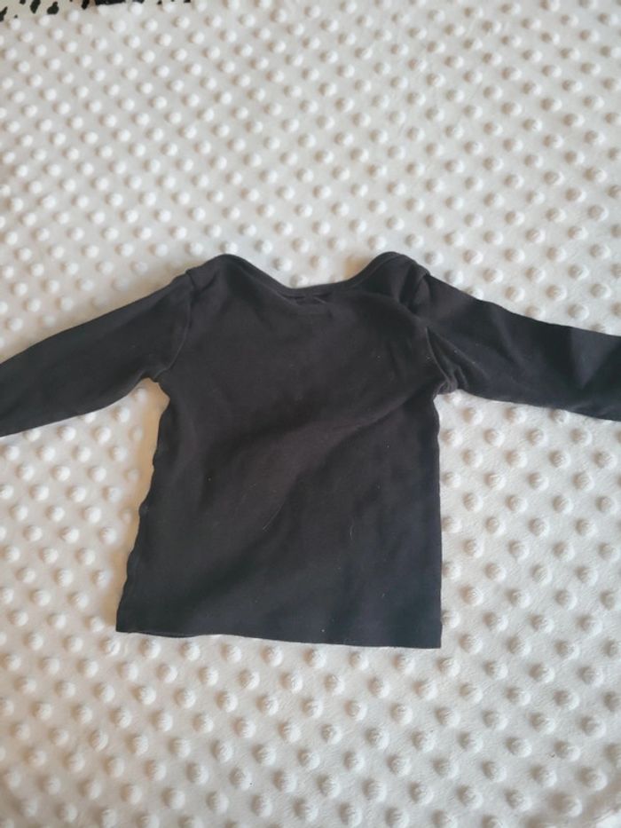 T-shirt manches longues noir uni H&M  2-4 mois (62 cm) Look mixte - photo numéro 2