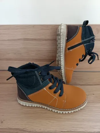 Chaussure montante garçon T. 31