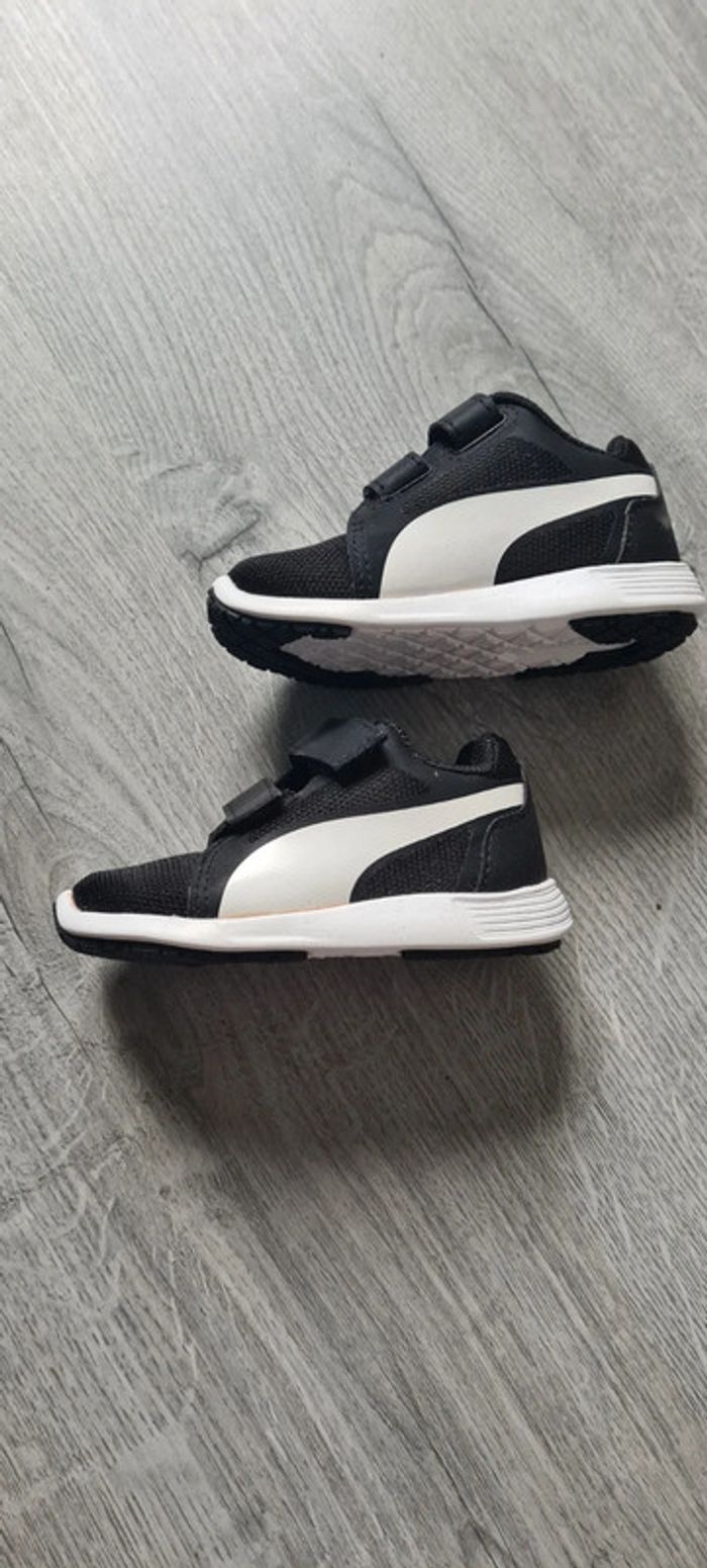 Puma noires et blanches Pointure 20 - photo numéro 6