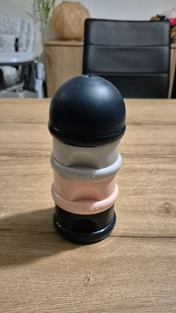 Boîte doseuse de lait empilable