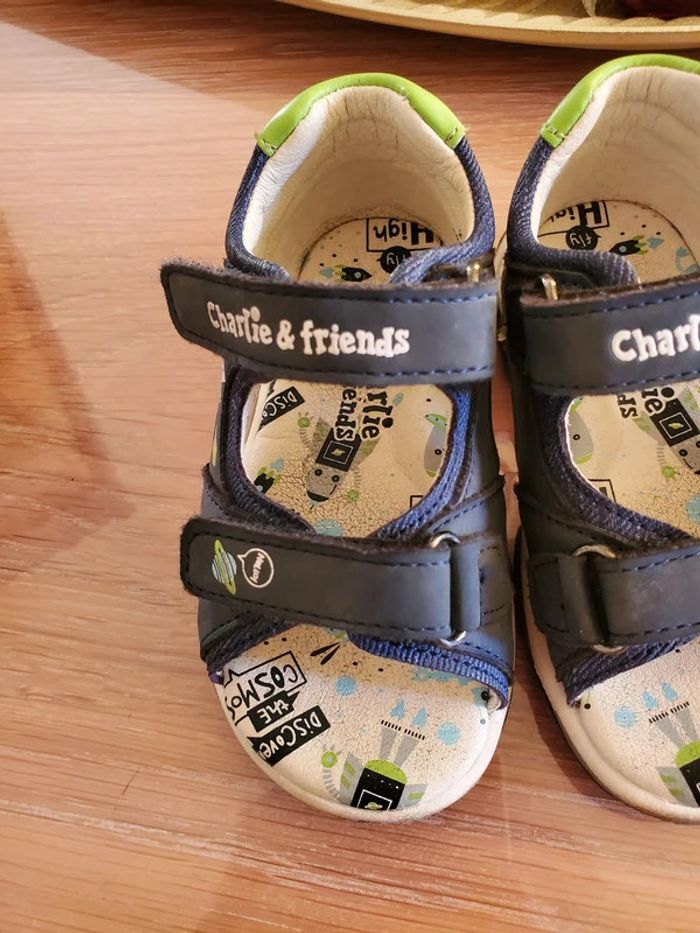 Sandales à scratch chaussea très bon état Taille 22 - photo numéro 3